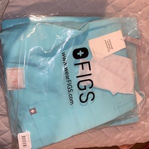 Figs !!!!!!!
Size small
New with tags too big.